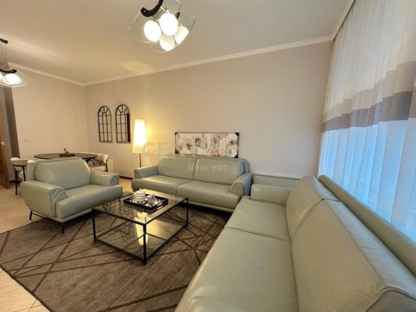 Tirane, jepet me qera apartament 2+1 Kati 4, 124 m² 1.300 € (ETC)