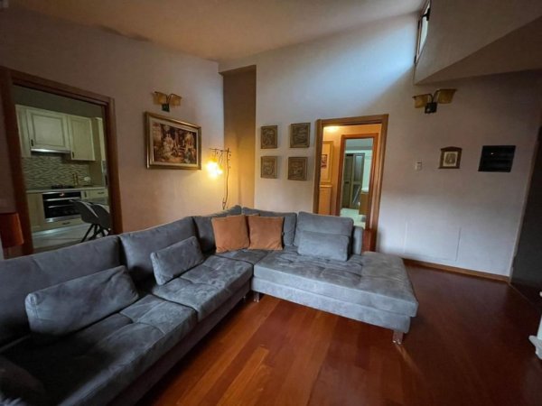 Tirane, jepet me qera Vile 2+1+Ballkon Kati 3, 450 € (Sterio Spasse)