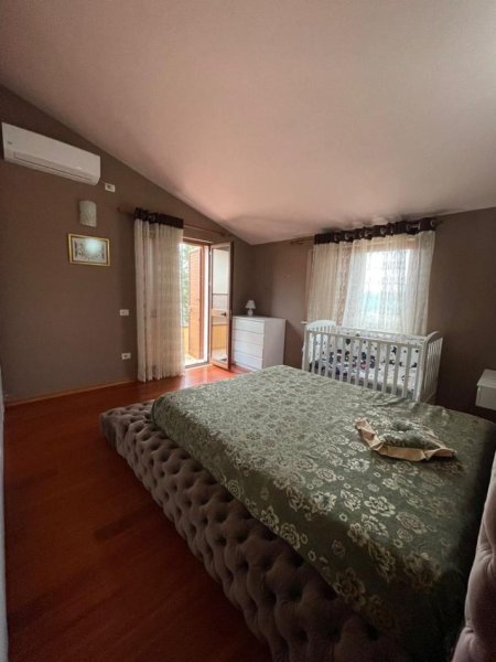 Tirane, jepet me qera Vile 2+1+Ballkon Kati 3, 450 € (Sterio Spasse)