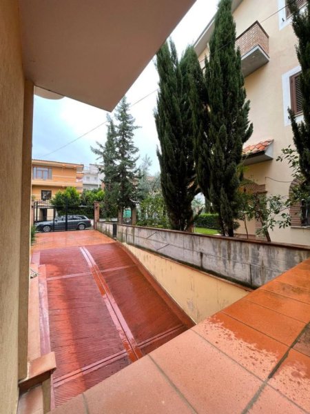 Tirane, jepet me qera Vile 2+1+Ballkon Kati 3, 450 € (Sterio Spasse)