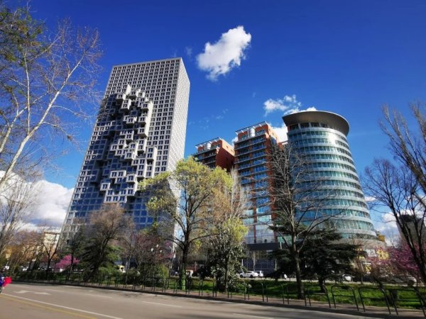 Tirane, jepet me qera zyre , 1.500 m² 37.500 € 