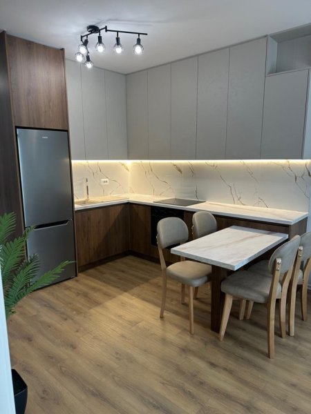 Tirane, jepet me qera apartament 2+1+Ballkon Kati 8, 78 m² 900 € (Zogu I Zi)