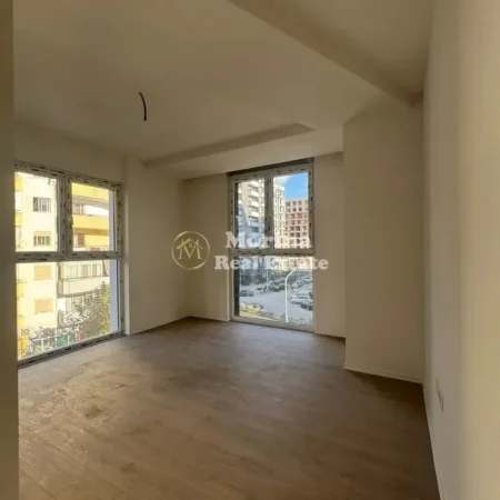 Tirane, jepet me qera ambjent biznesi Kati 2, 100 m² 500 € (Kompleksi Molla)