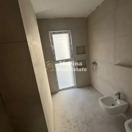 Tirane, jepet me qera ambjent biznesi Kati 2, 100 m² 500 € (Kompleksi Molla)