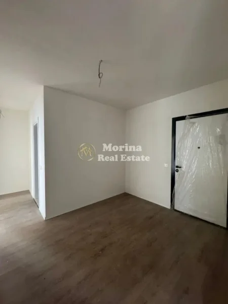 Tirane, jepet me qera ambjent biznesi Kati 2, 100 m² 500 € (Kompleksi Molla)