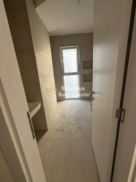Tirane, jepet me qera ambjent biznesi Kati 2, 100 m² 500 € (Kompleksi Molla)