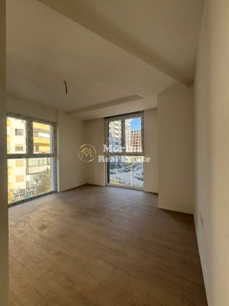 Tirane, jepet me qera ambjent biznesi Kati 2, 100 m² 500 € (Kompleksi Molla)