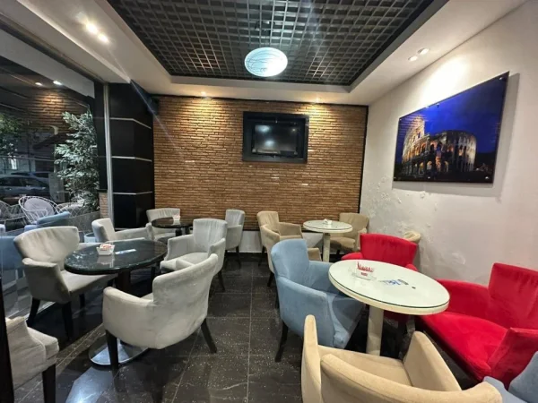 Tirane, jepet me qera ambjent biznesi Kati 0, 80 m² 1.200 € (besim zyma)