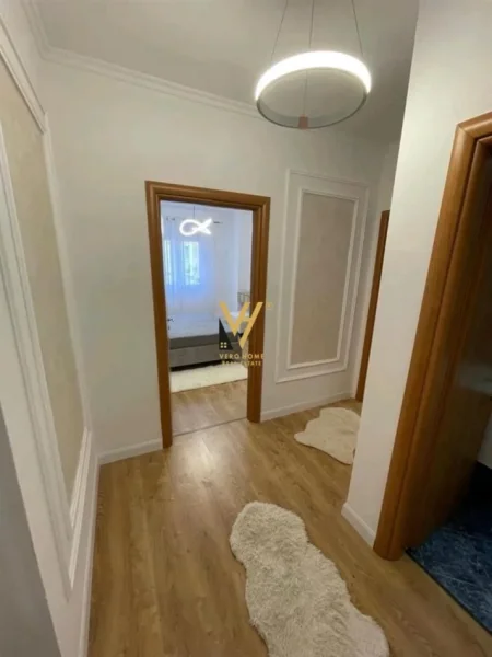 Tirane, jepet me qera apartament 1+1+Ballkon Kati 8, 63 m² 500 € (ASTIR)