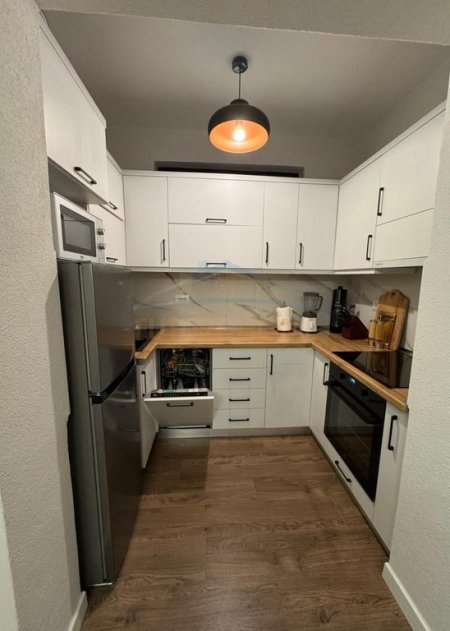 Tirane, jepet me qera Vile 2 Katshe Kati 2, 210 m² 1.100 € (Medreseja)