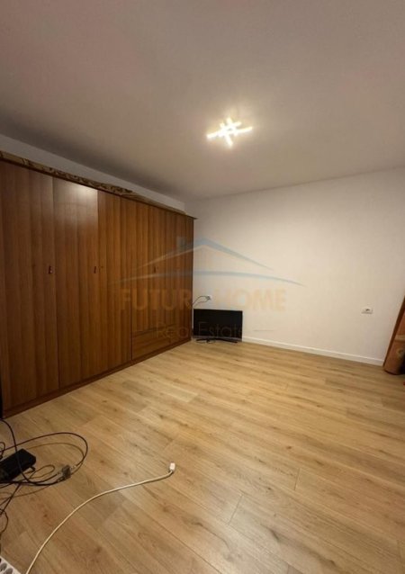 Tirane, jepet me qera Vile 2 Katshe Kati 2, 210 m² 1.100 € (Medreseja)