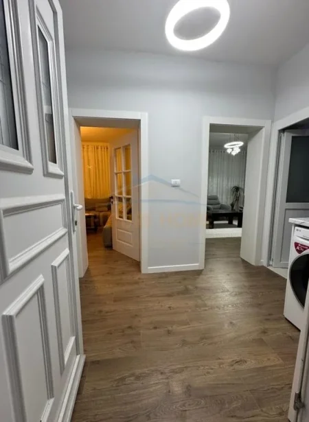 Tirane, jepet me qera Vile 2 Katshe Kati 2, 210 m² 1.100 € (Medreseja)