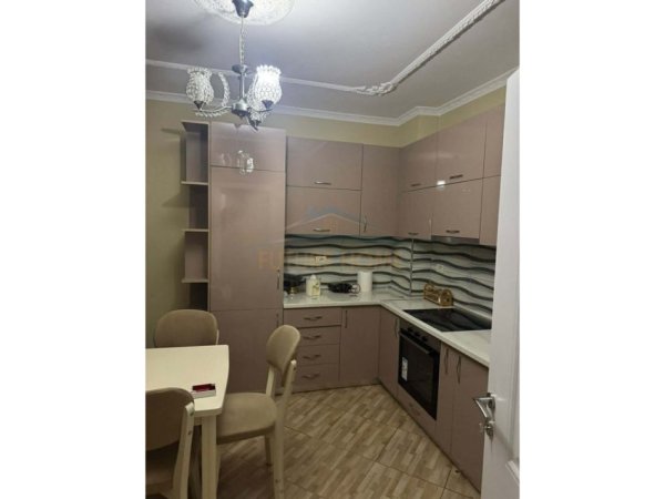 Tirane, jepet me qera apartament 1+1 Kati 2, 66 m² 400 € 