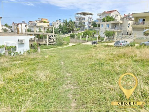 Tirane, shitet toke , 250 m² 62.000 € (Rruga Jahja Ballhysa)