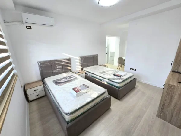 Jepet Garsoniere me Qera ne Qender te Tiranës tek Sheshi Skënderbej,  550 €uro