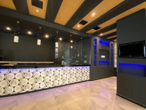 Tirane, jepet me qera bar-kafe Kati 0, 200 m² 1.000 € (ASTIR)