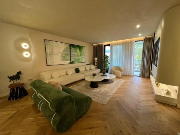 Tirane, shitet apartament 3+1 , 188 m² (BLLOK)