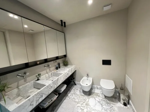 Tirane, shitet apartament 3+1 , 188 m² (BLLOK)