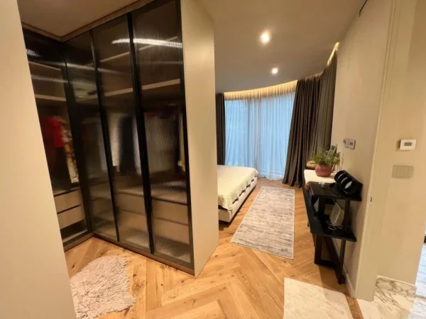 Tirane, shitet apartament 3+1 , 188 m² (BLLOK)