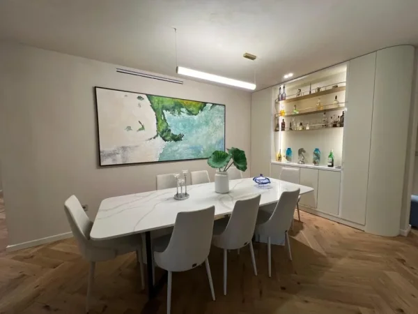 Tirane, shitet apartament 3+1 , 188 m² (BLLOK)