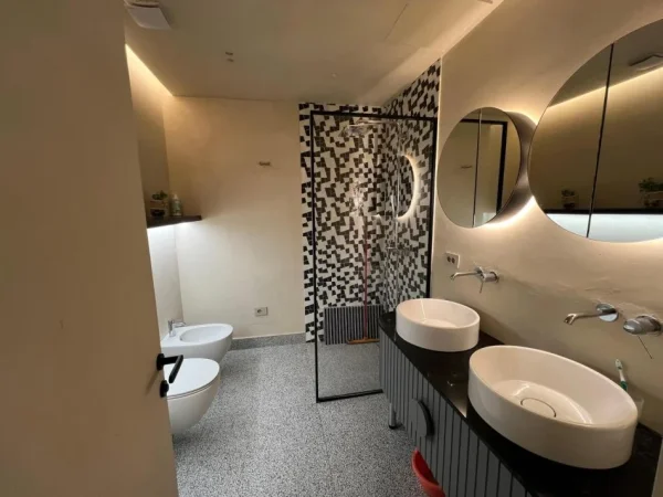 Tirane, shitet apartament 3+1 , 188 m² (BLLOK)