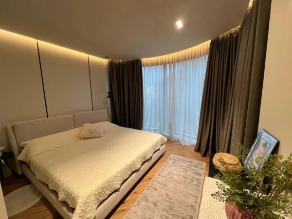 Tirane, shitet apartament 3+1 , 188 m² (BLLOK)