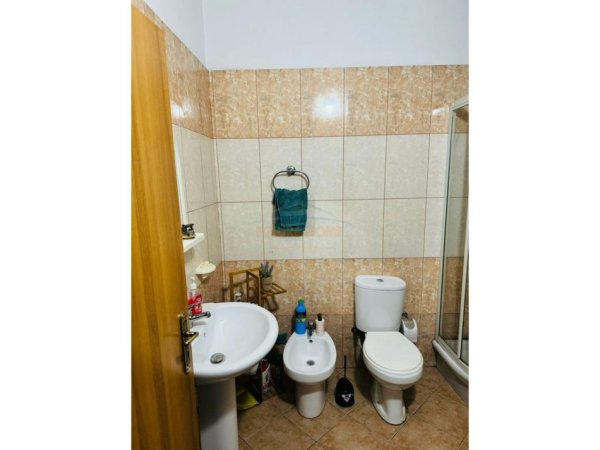 Qera, Apartament 2+1+2, Unaza e Re, Tiranë.
