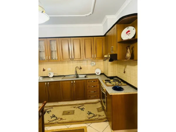 Qera, Apartament 2+1+2, Unaza e Re, Tiranë.