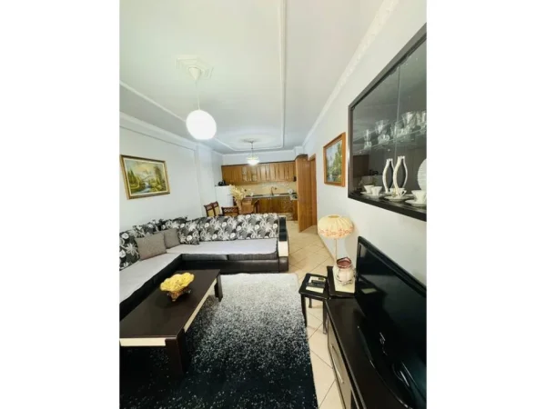 Qera, Apartament 2+1+2, Unaza e Re, Tiranë.