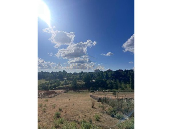 Tirane, shitet toke , 2.700 m² 350.000 € (Farke)