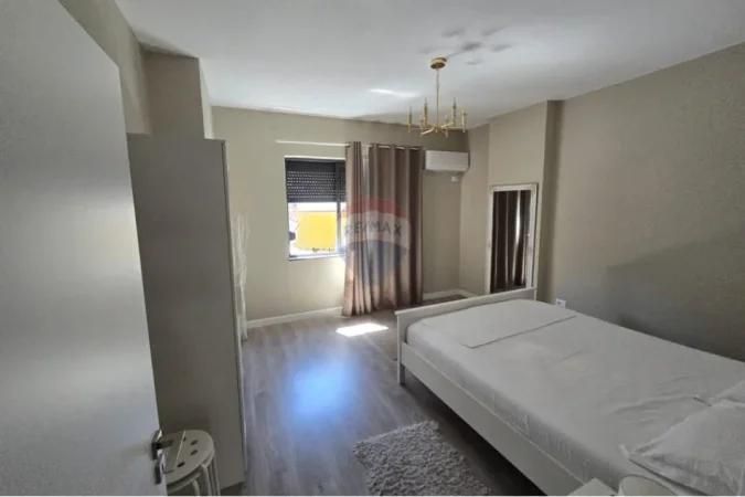 Tirane, jepet me qera apartament 2+1 Kati 2, 80 m² 800 € (Rruga e Barrikadave)
