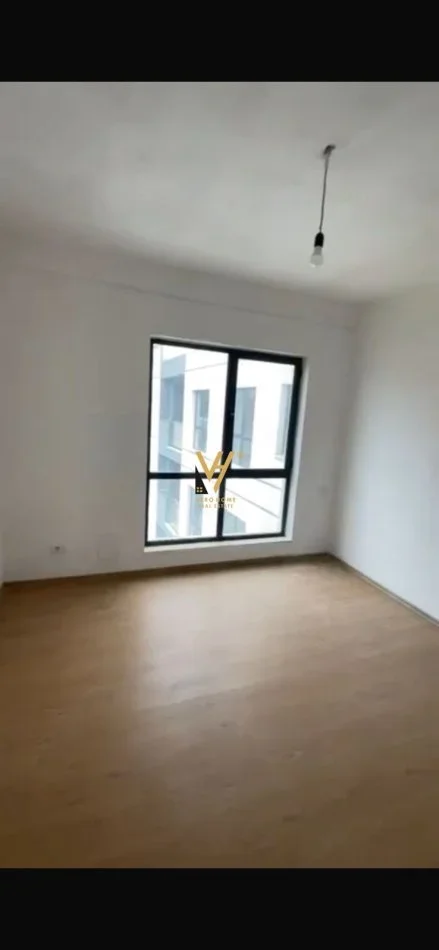 Tirane, jepet me qera ambjent biznesi Kati 5, 117 m² 500 € (5 MAJI)