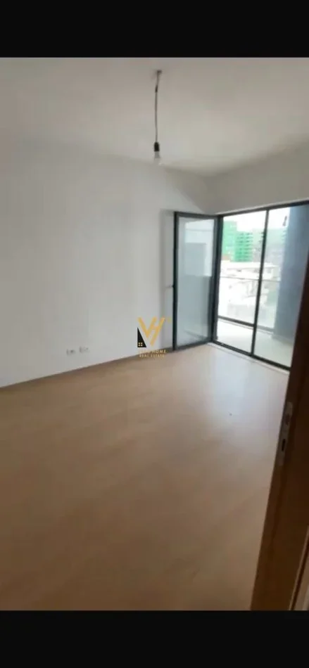 Tirane, jepet me qera ambjent biznesi Kati 5, 117 m² 500 € (5 MAJI)