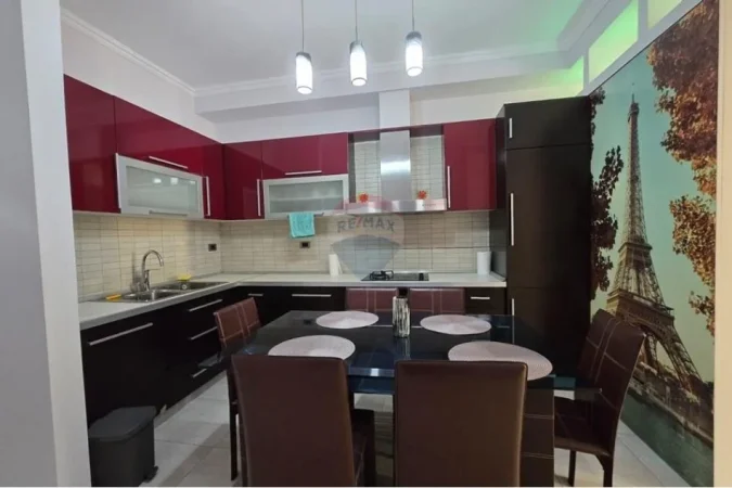 Tirane, jepet me qera apartament 2+1 Kati 2, 110 m² 650 € (Rruga Rrapo Hekali)