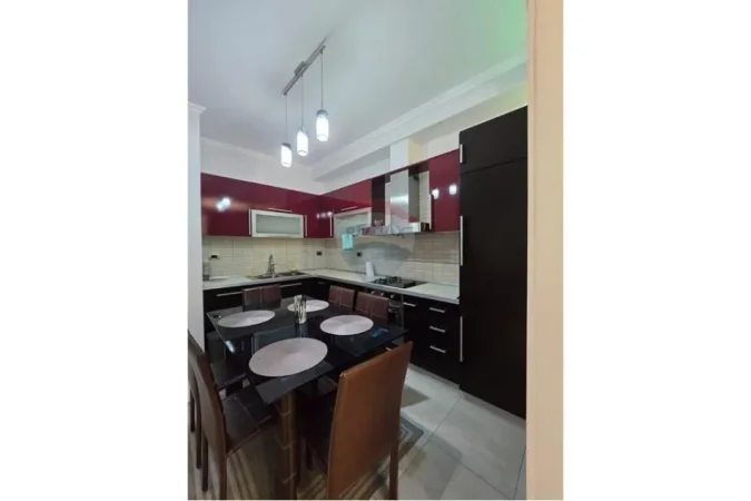 Tirane, jepet me qera apartament 2+1 Kati 2, 110 m² 650 € (Rruga Rrapo Hekali)