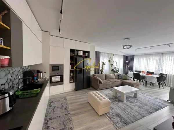 Tirane, shitet apartament 3+1 Kati 5, 170 m² 220.000 € (FRESKU)