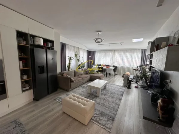 Tirane, shitet apartament 3+1 Kati 5, 170 m² 220.000 € (FRESKU)