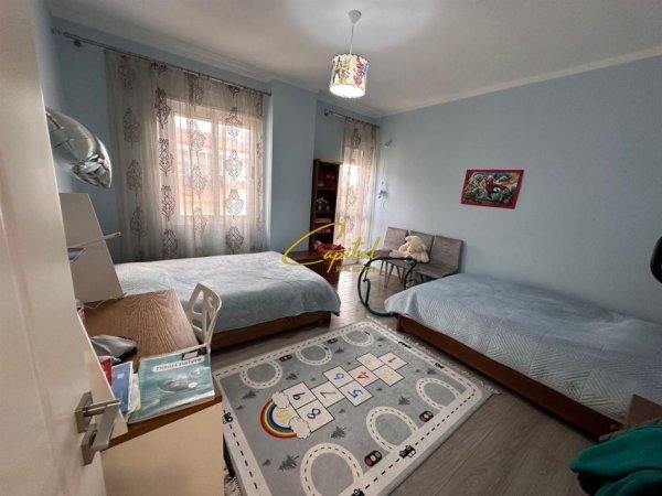 Tirane, shitet apartament 3+1 Kati 5, 170 m² 220.000 € (FRESKU)