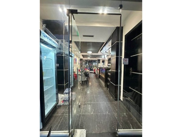 Tirane, jepet me qera ambjent biznesi Kati 0, 80 m² 1.200 € (Pediatria)