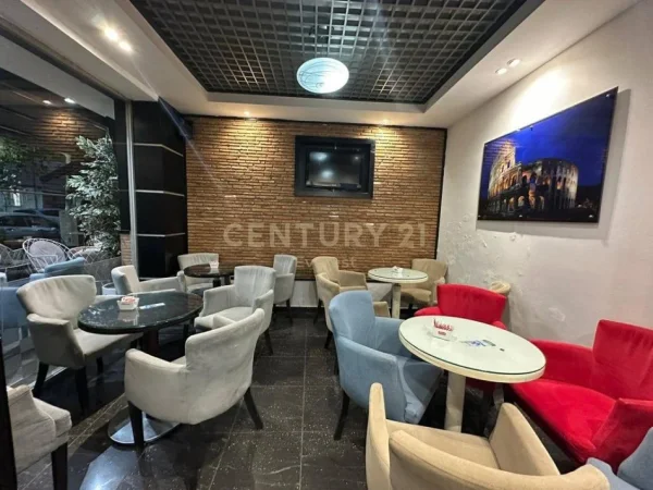 Tirane, jepet me qera ambjent biznesi Kati 0, 80 m² 1.200 € (Pediatria)