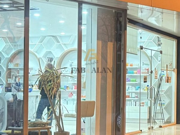 Tirane, jepet me qera dyqan Kati 0, 110 m² 1.000 € (Ish Parku)