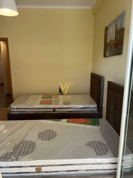 Tirane, jepet me qera apartament 2+1+Ballkon Kati 3, 115 m² 650 € (LIQENI I THATE)