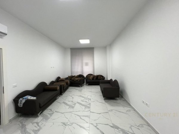 Tirane, jepet me qera zyre Kati 2, 127 m² 1.200 € (Kompleksi Zirkon)
