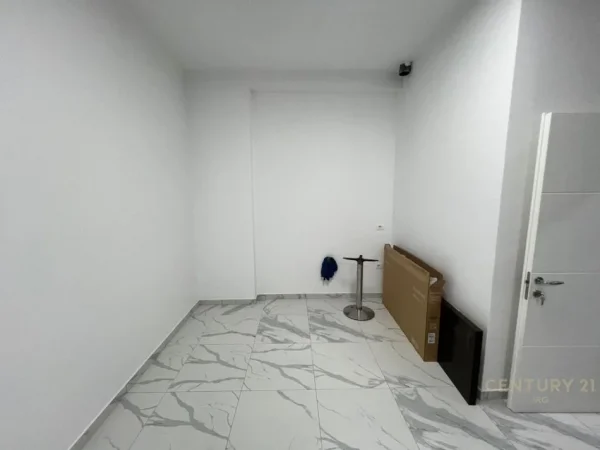 Tirane, jepet me qera zyre Kati 2, 127 m² 1.200 € (Kompleksi Zirkon)