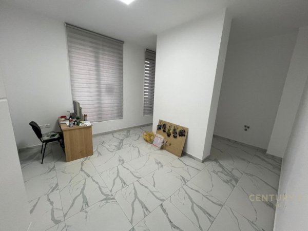 Tirane, jepet me qera zyre Kati 2, 127 m² 1.200 € (Kompleksi Zirkon)