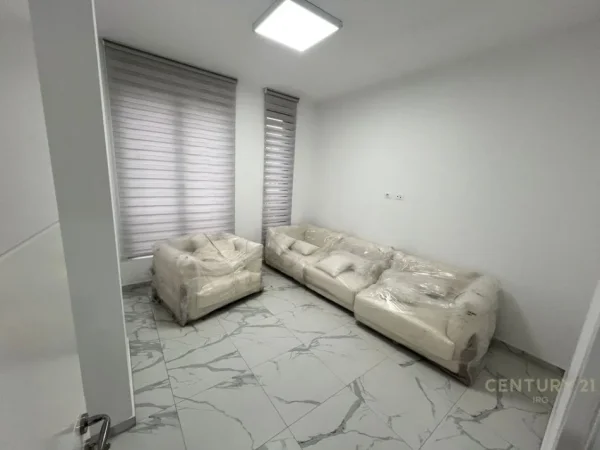 Tirane, jepet me qera zyre Kati 2, 127 m² 1.200 € (Kompleksi Zirkon)