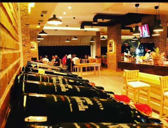 Sarande, jepet me qera bar-resorant , 350 m² 1.500 € (Rruga Gjergj Araniti)