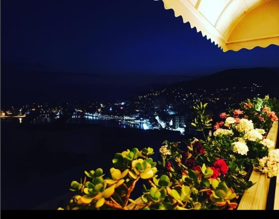 Sarande, jepet me qera bar-resorant , 350 m² 1.500 € (Rruga Gjergj Araniti)