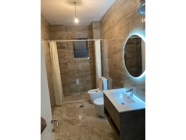 Tirane, jepet me qera zyre Kati 4, 106 m² 650 € (Kristal Center)