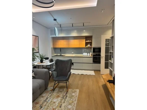 Tirane, jepet me qera apartament 2+1+Ballkon Kati 4, 75 m² 850 € (Zogu i Zi, Foleja e Gjelbër)